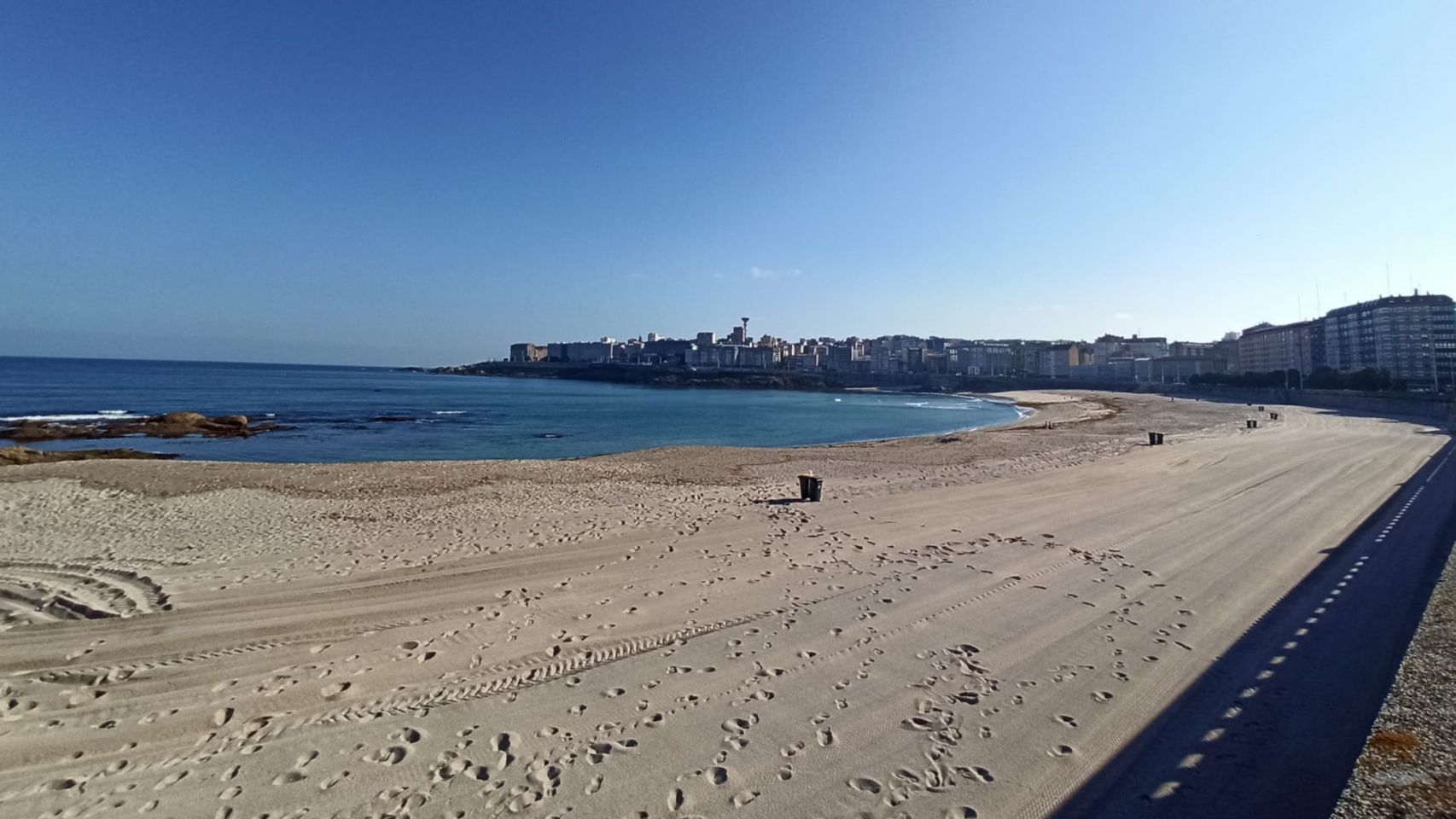 La playa del Orzán (A Coruña) esta mañana.