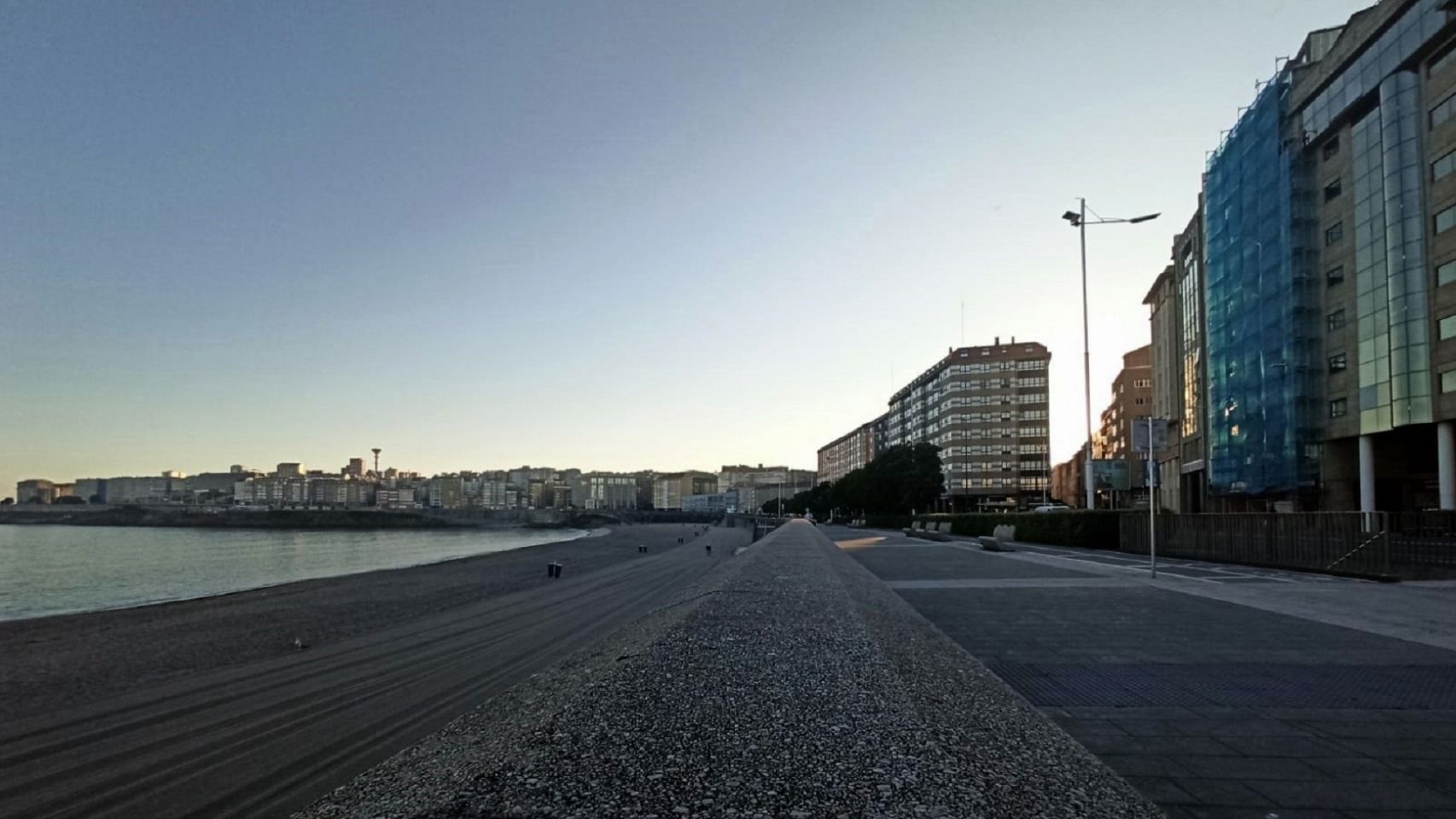 El amanecer en la ciudad de A Coruña en una foto de archivo.