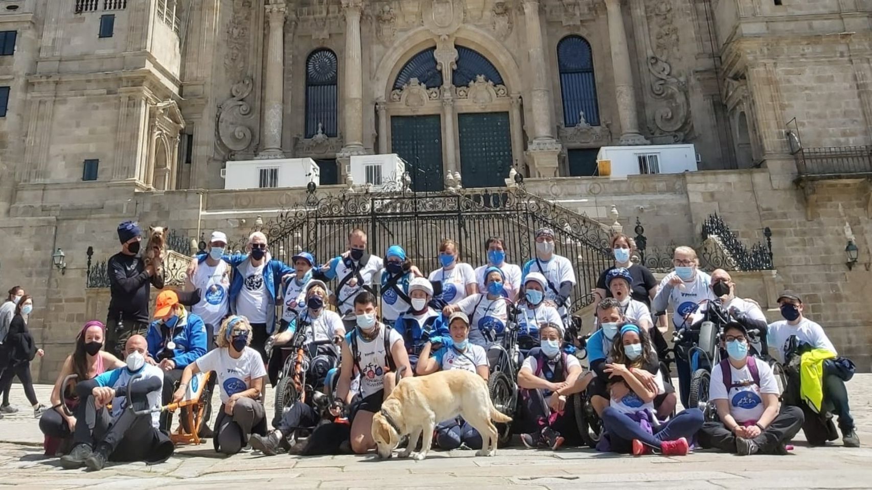 Los integrantes de DisCamino tras su última peregrinación a Santiago de Compostela