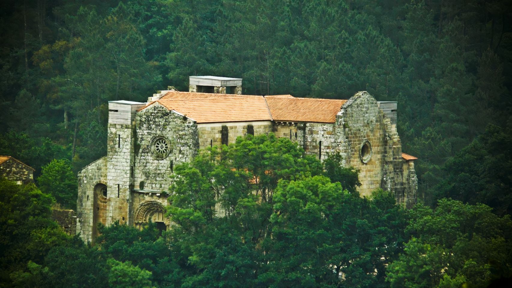 Monasterio de Carboeiro (Foto: Alma vía Wikimedia)