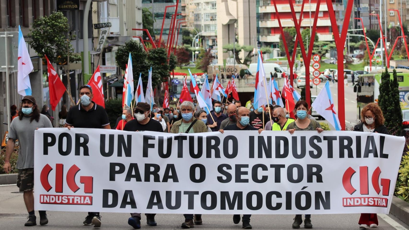 Manifestantes recorren las calles de Vigo