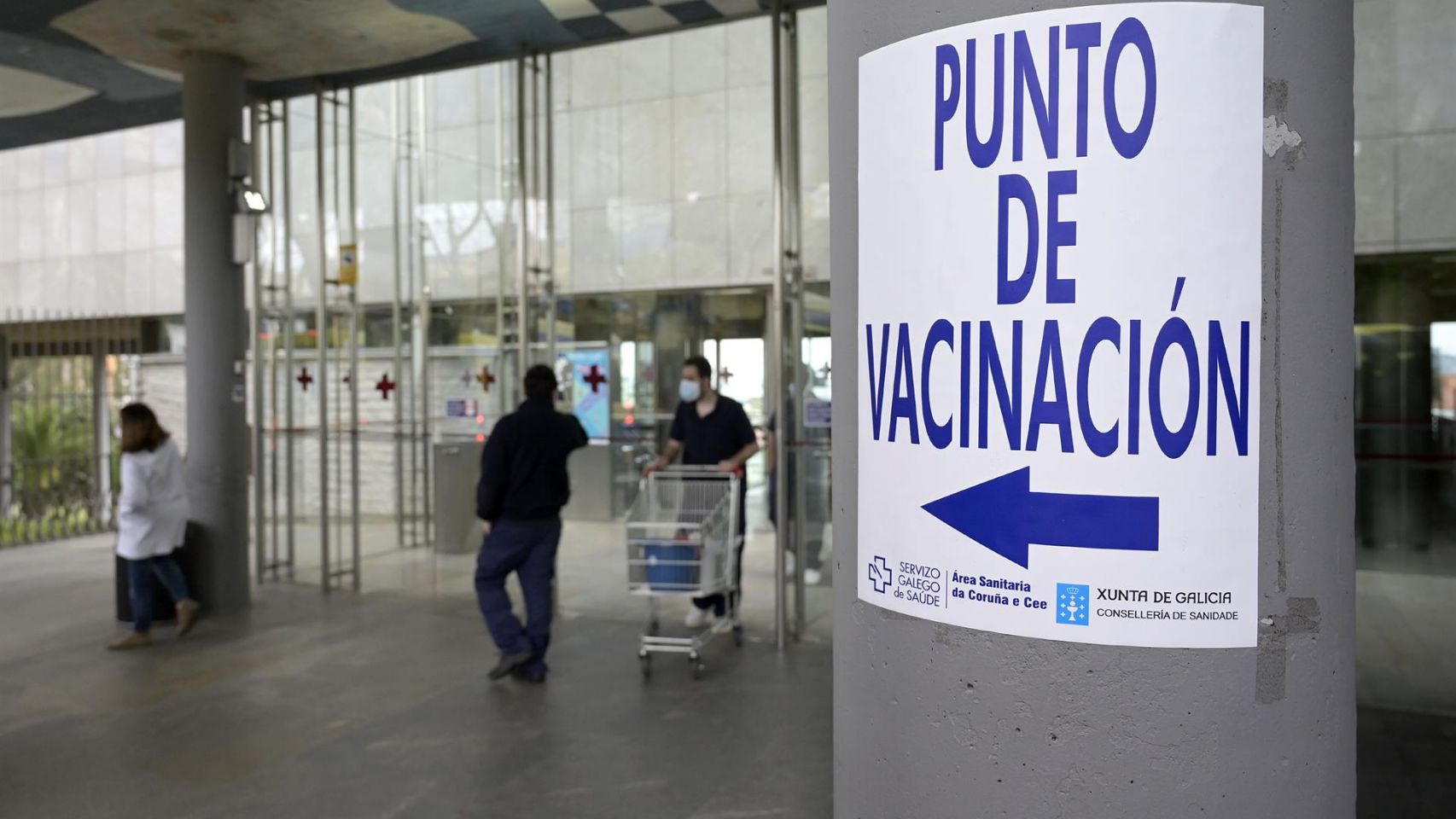 Indicaciones para el punto de vacunación en el Hospital Marítimo de Oza, en A Coruña.