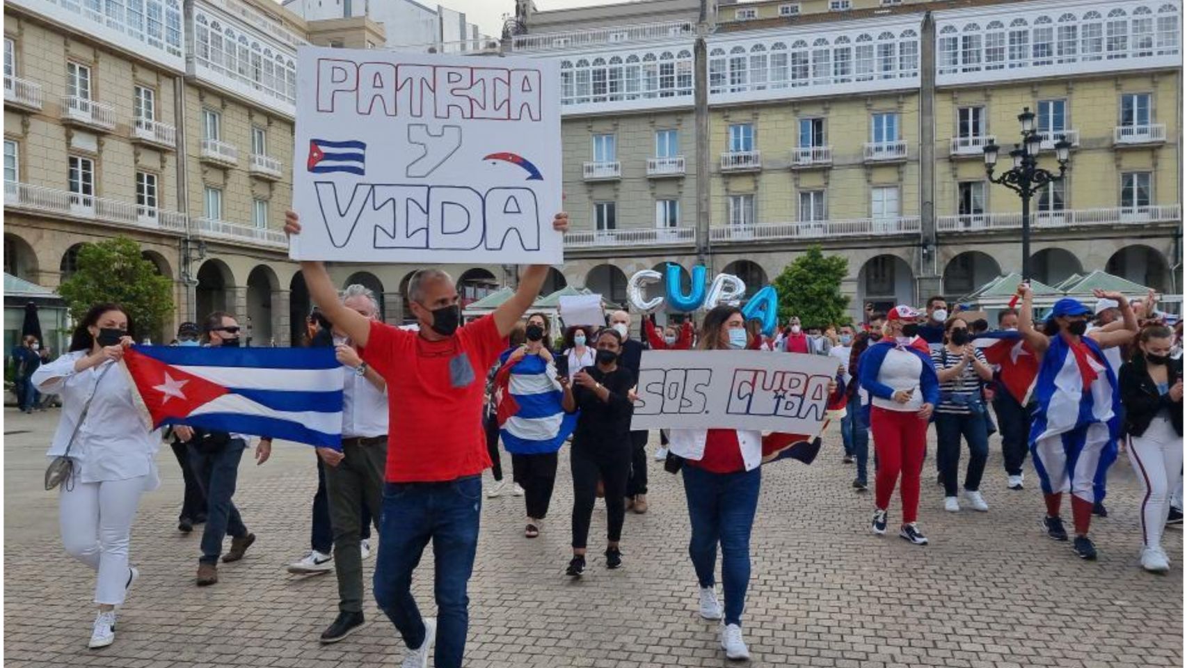 Manifestación en apoyo a Cuba en María Pita.