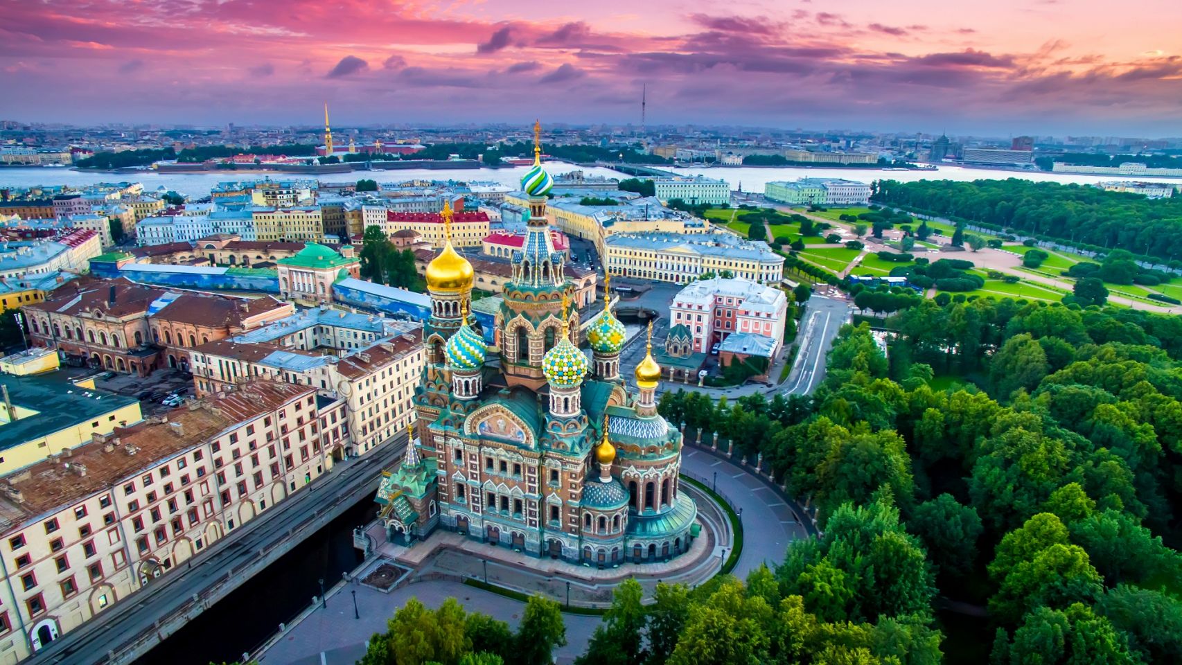 Vista aérea de la ciudad rusa de San Petersburgo. 