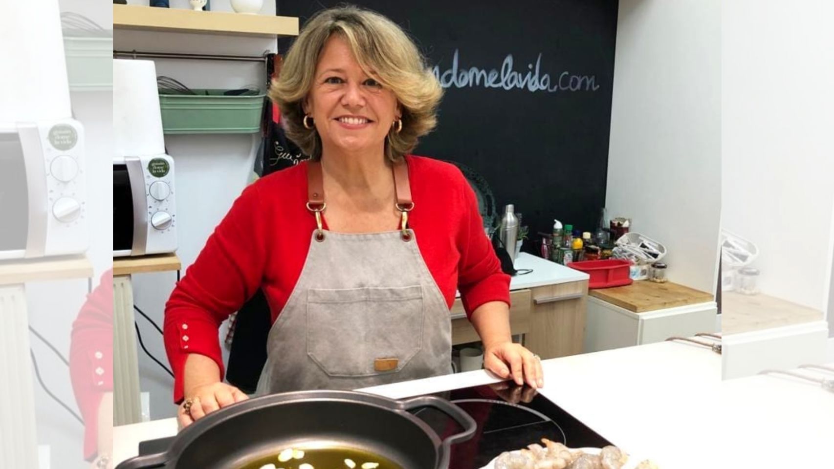 La bloguera Carmen Albo en la cocina donde imparte los talleres