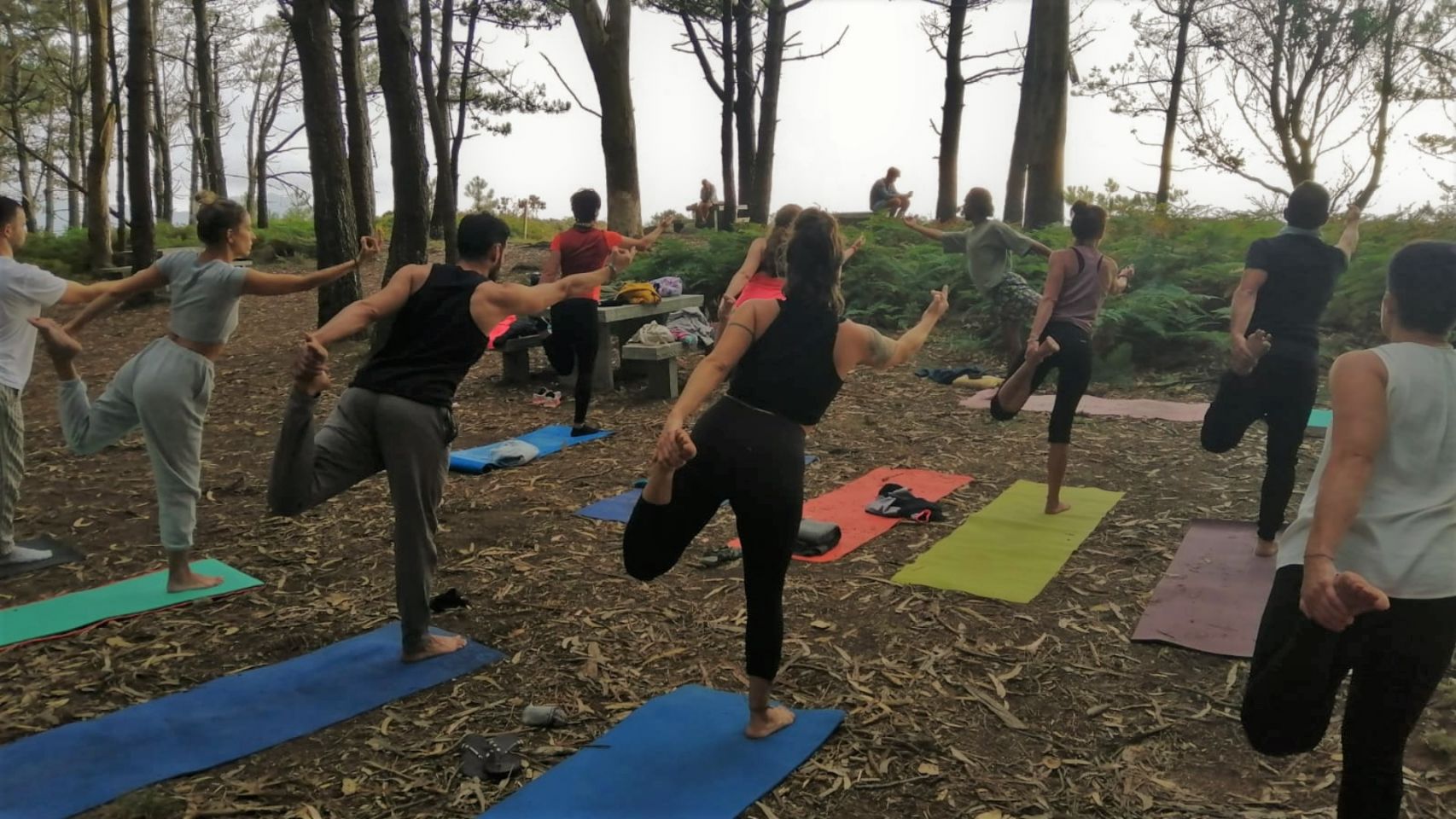 Tiki Yoga realizó su última sesión al aire libre en Monteferro, en Nigrán