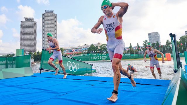 Gómez Noya durante la prueba de triatlón en Tokio 2020