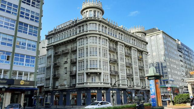 Edificio Escariz en la Plaza de Pontevedra de A Coruña.