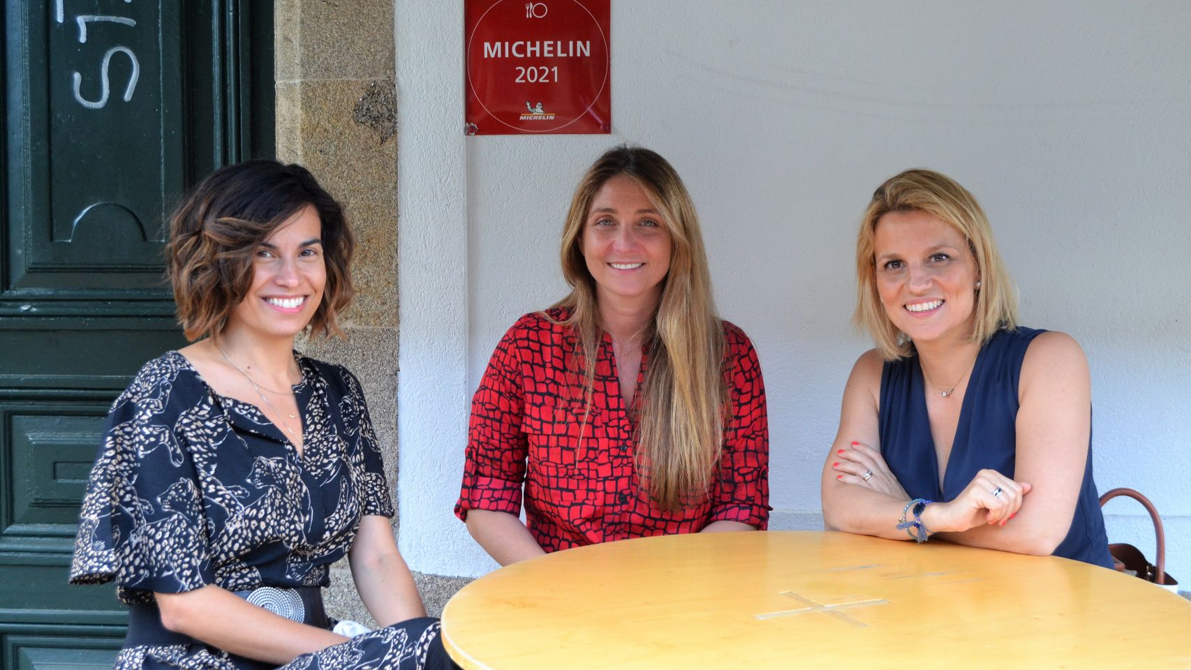 Las impulsoras de Mayben junto a su embajadora en Galicia, Lucía Freitas.