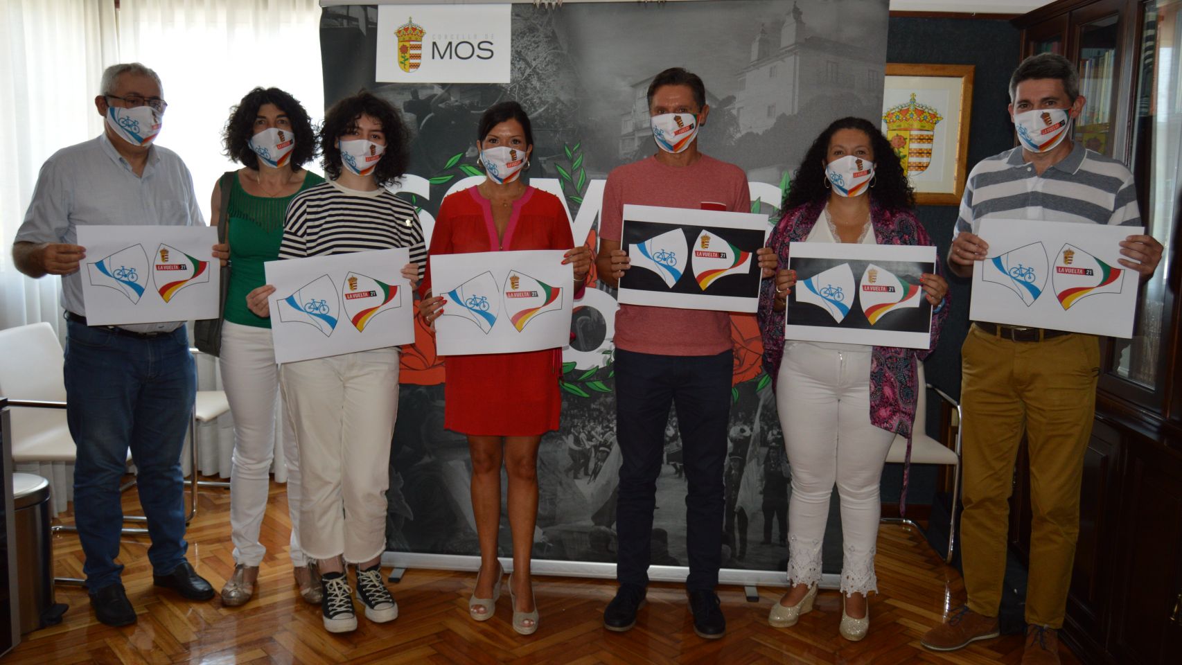 Presentación de la mascarilla oficial de La Vuelta en Mos (Pontevedra)