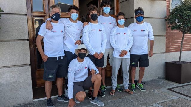 La jovencísima tripulación del 'Bosch Service Solutions'.
