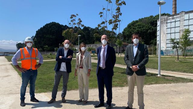 El presidente del Puerto visita el paseo de Salgueirón, en Cangas do Morrazo