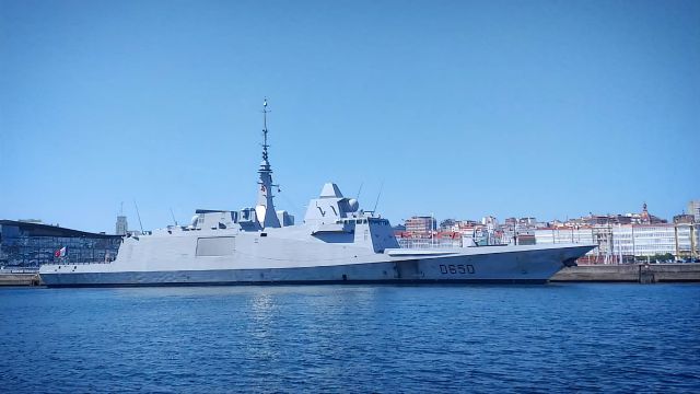 La fragata francesa Aquitaine en el Puerto de A Coruña