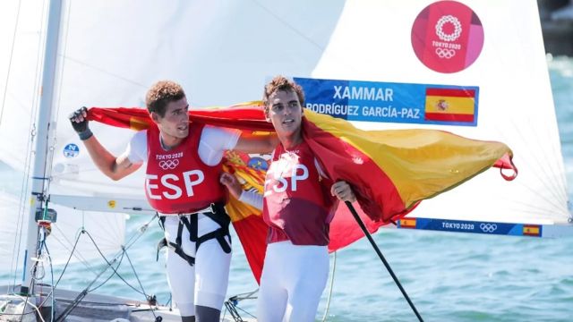 Jordi Xammar y Nicolás Rodríguez tras conseguir el bronce en 470.