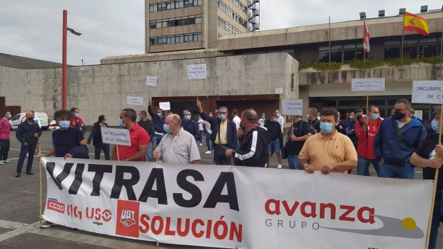 Personal de Vitrasa, concesionaria del bus urbano de Vigo, concentrados ante el Ayuntamiento olívico, con motivo de la huelga de agosto de 2021