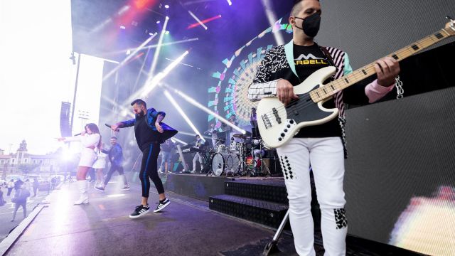 La orquesta Marbella durante la prueba piloto de las verbenas.