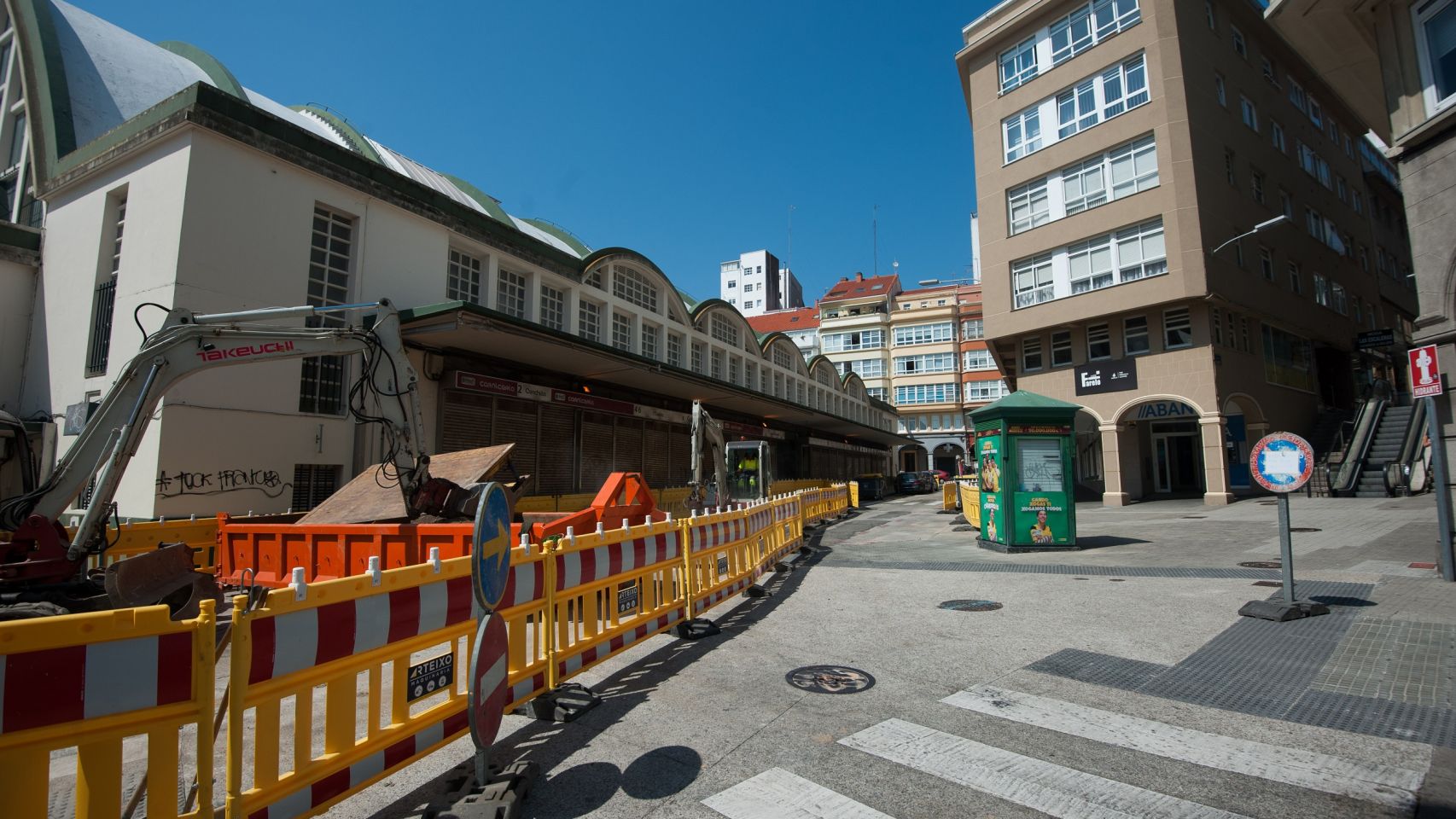 Obras en las inmediaciones del mercado de San Agustín de A Coruña.
