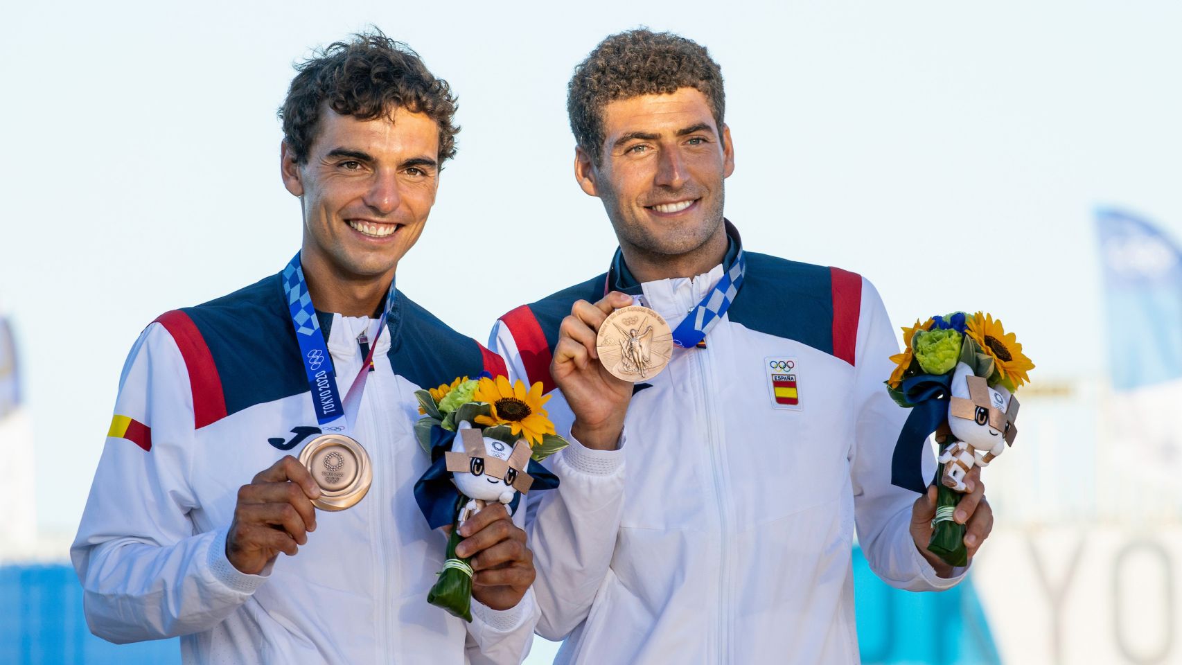 Jordi Xammar y Nico Rodríguez con la medalla de bronce en los JJOO de Tokio.