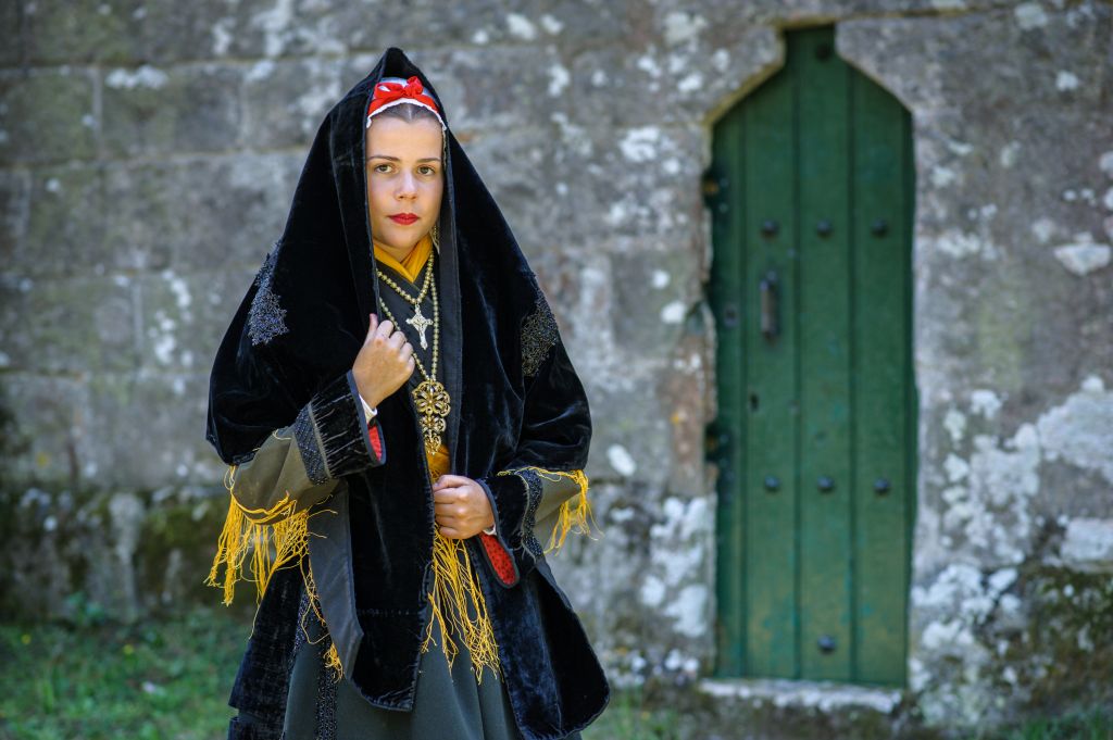 Predecir Collar Ambos O Sarillo, un obradoiro que recupera el origen del traje tradicional gallego