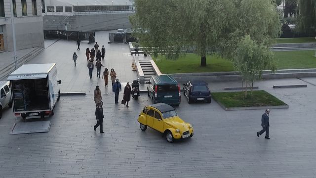 El equipo de rodaje en la Plaza de la Estrella