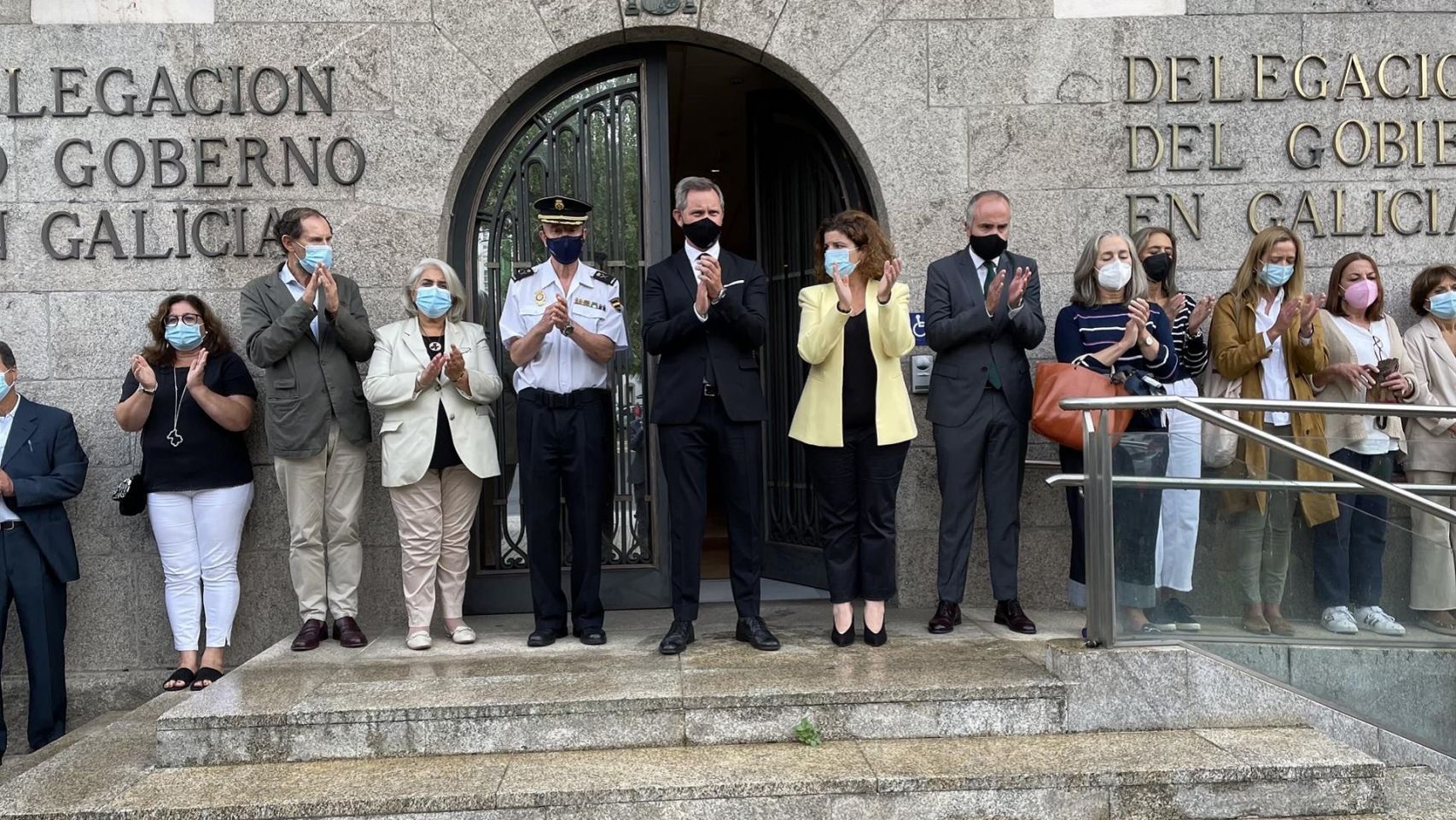 Concentración ante la Delegación del Gobierno por el crimen machista de A Coruña.