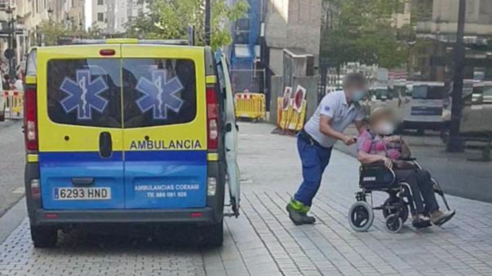 Imagen de archivo de una ambulancia de la empresa Coexam