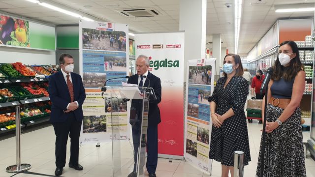 Firma del acuerdo entre el presidente de Vegalsa-Eroski y el alcalde de Vigo