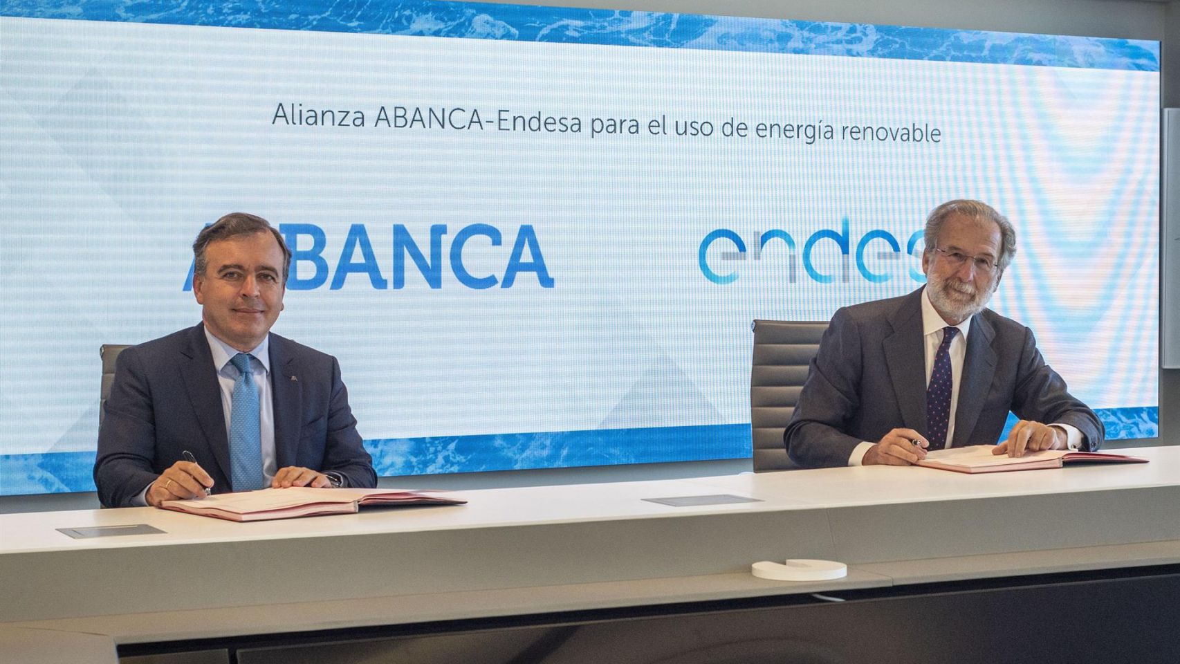 Firma de un convenio entre Endesa y Abanca