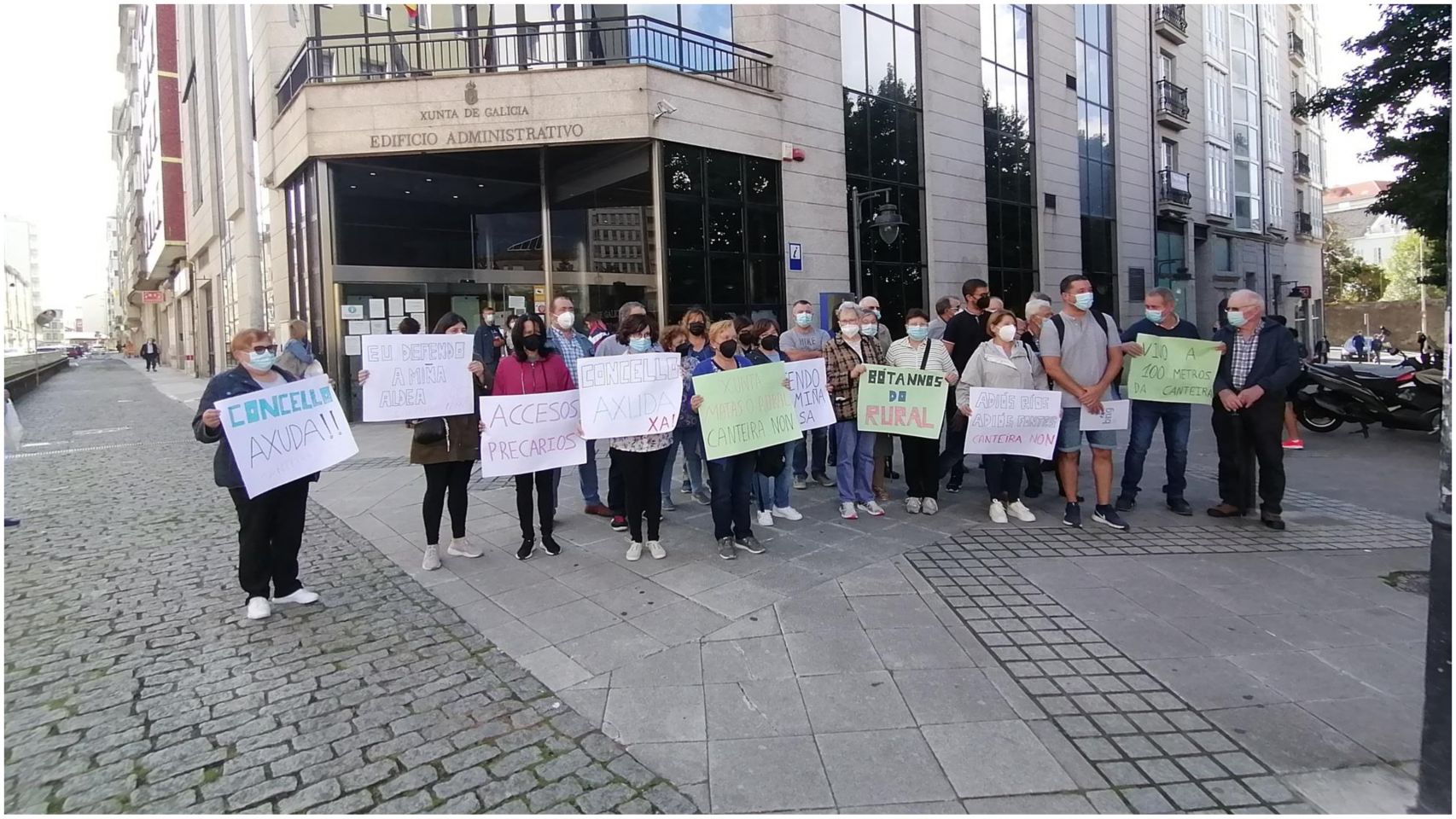 Protesta frente al edificio de la Xunta, en Ferrol.