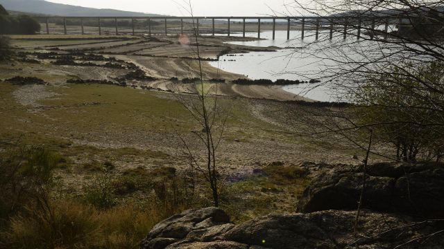 Vista general sobre el estado del embalse de Salas en la cuenca Miño-Sil.