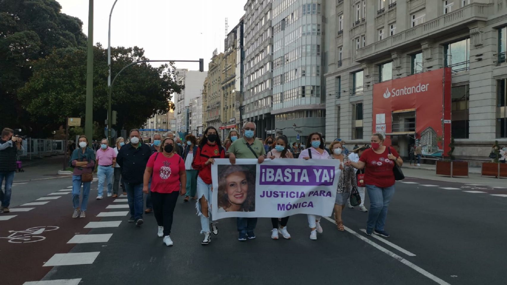 La protesta en repulsa del asesinato de una mujer en O Birloque (A Coruña).