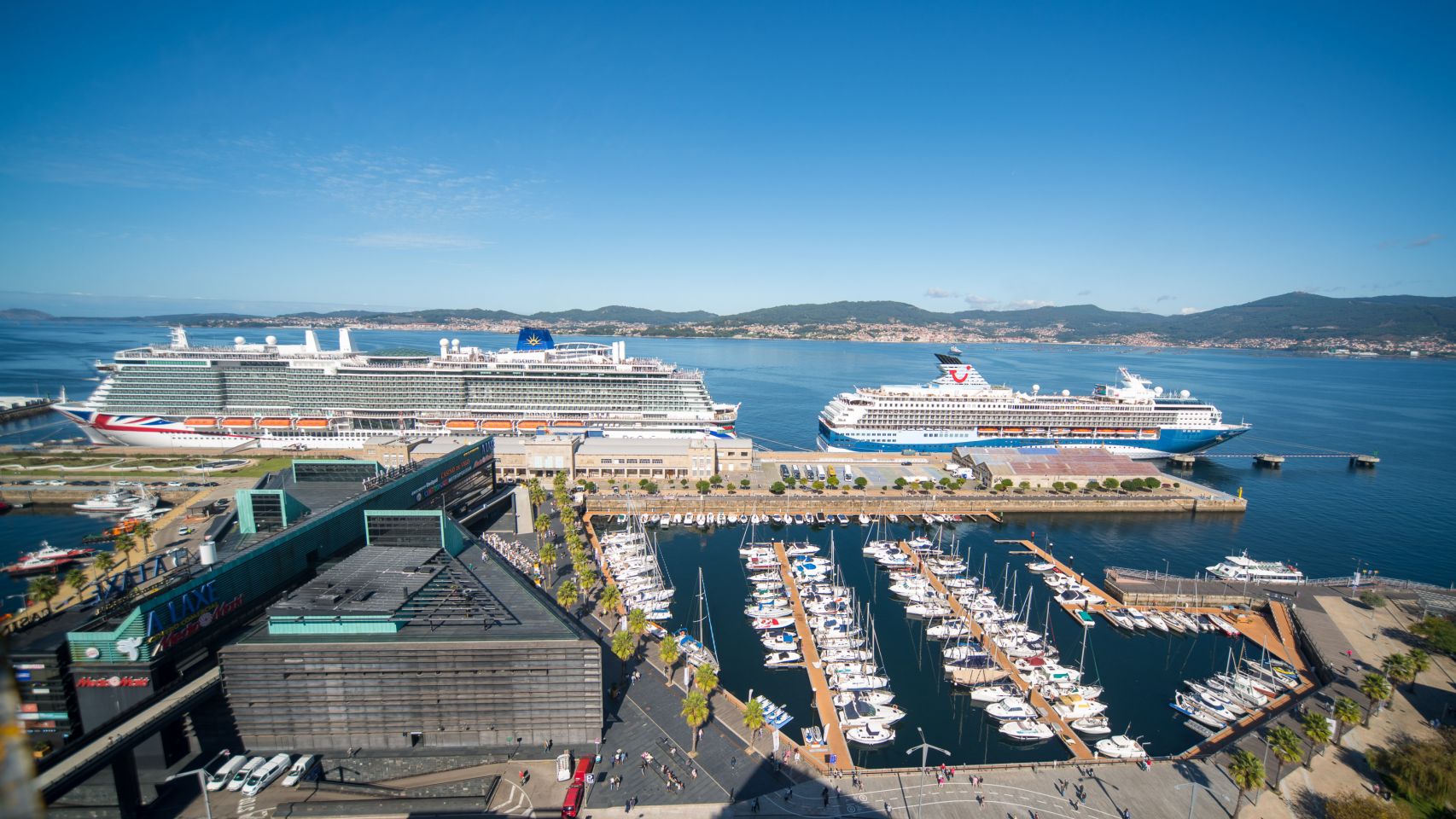 Los cruceros Iona y Marella Explorer 2 visitan por primera vez el Puerto de Vigo.