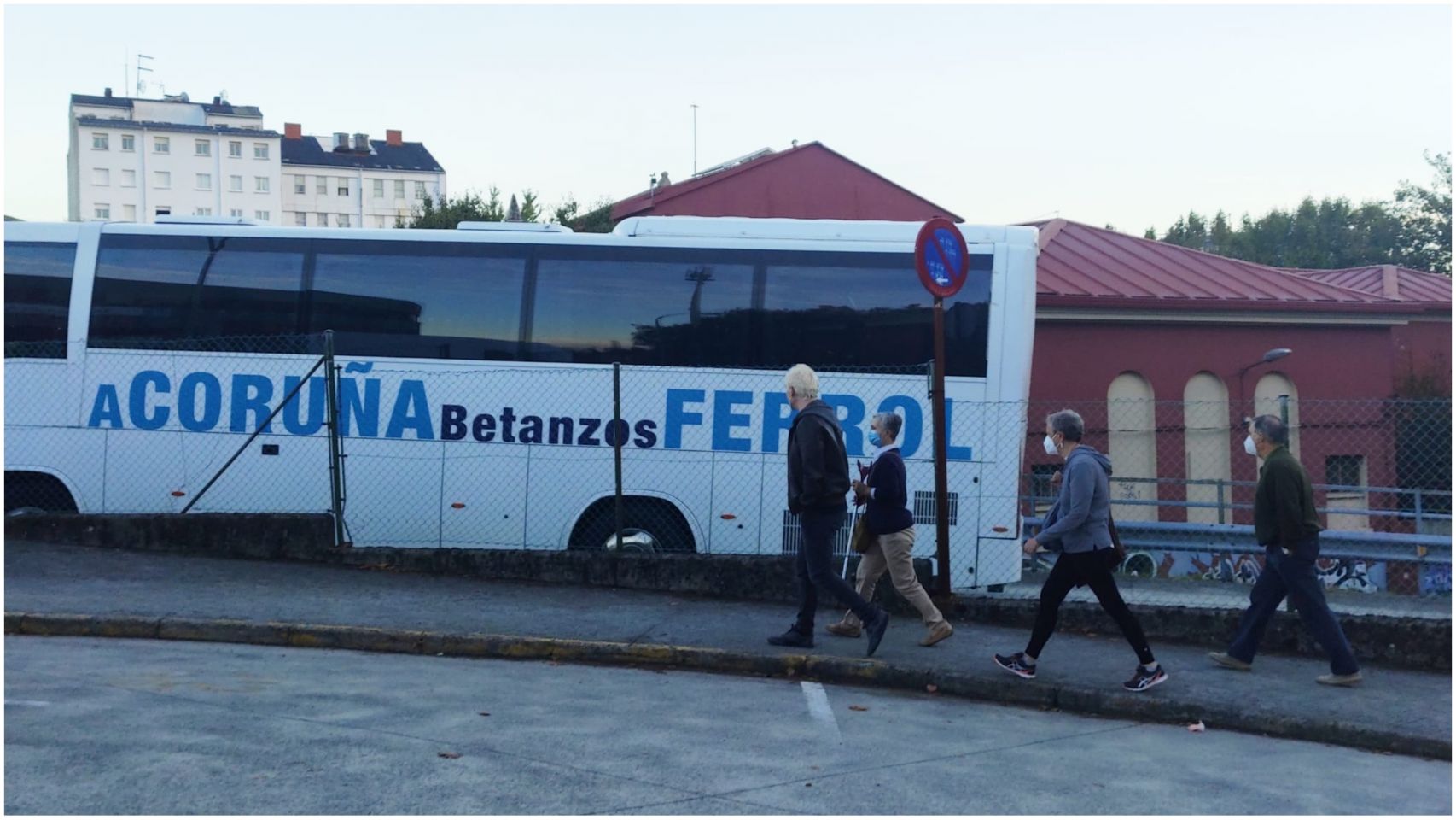 Autobús entrando en la estación de Ferrol.