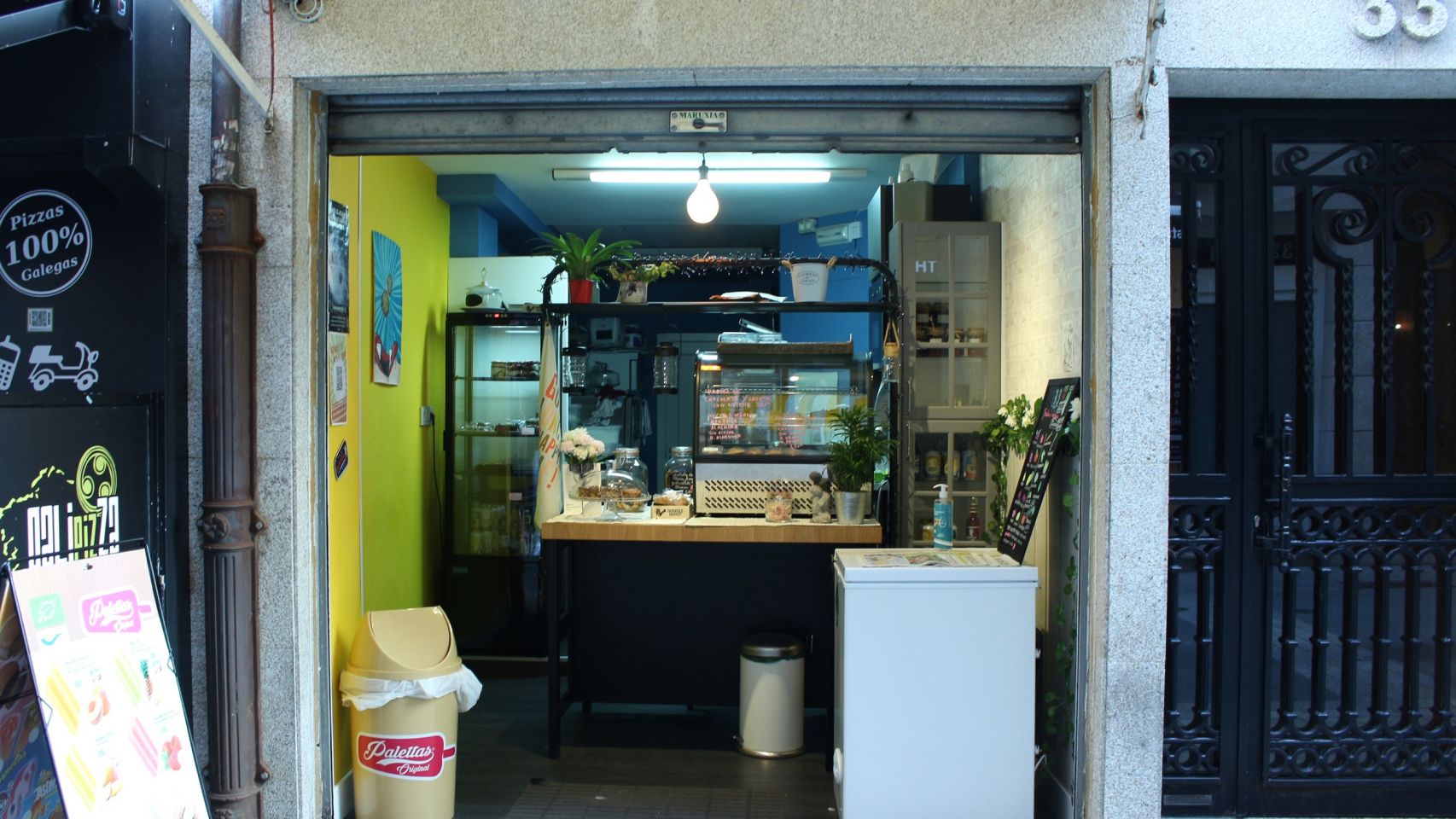 La tienda de 33 Snack Shop en la calle Franja de A Coruña.
