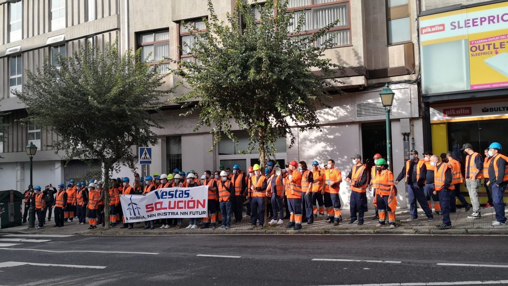 Protesta de los trabajadores de Vestas ante el Parlamento gallego.