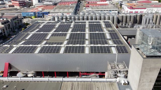Instalación de autoconsumo en fábrica de Estrella Galicia en A Coruña.
