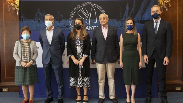 Presentación de la regata femenina Isabel Zendal de vela.