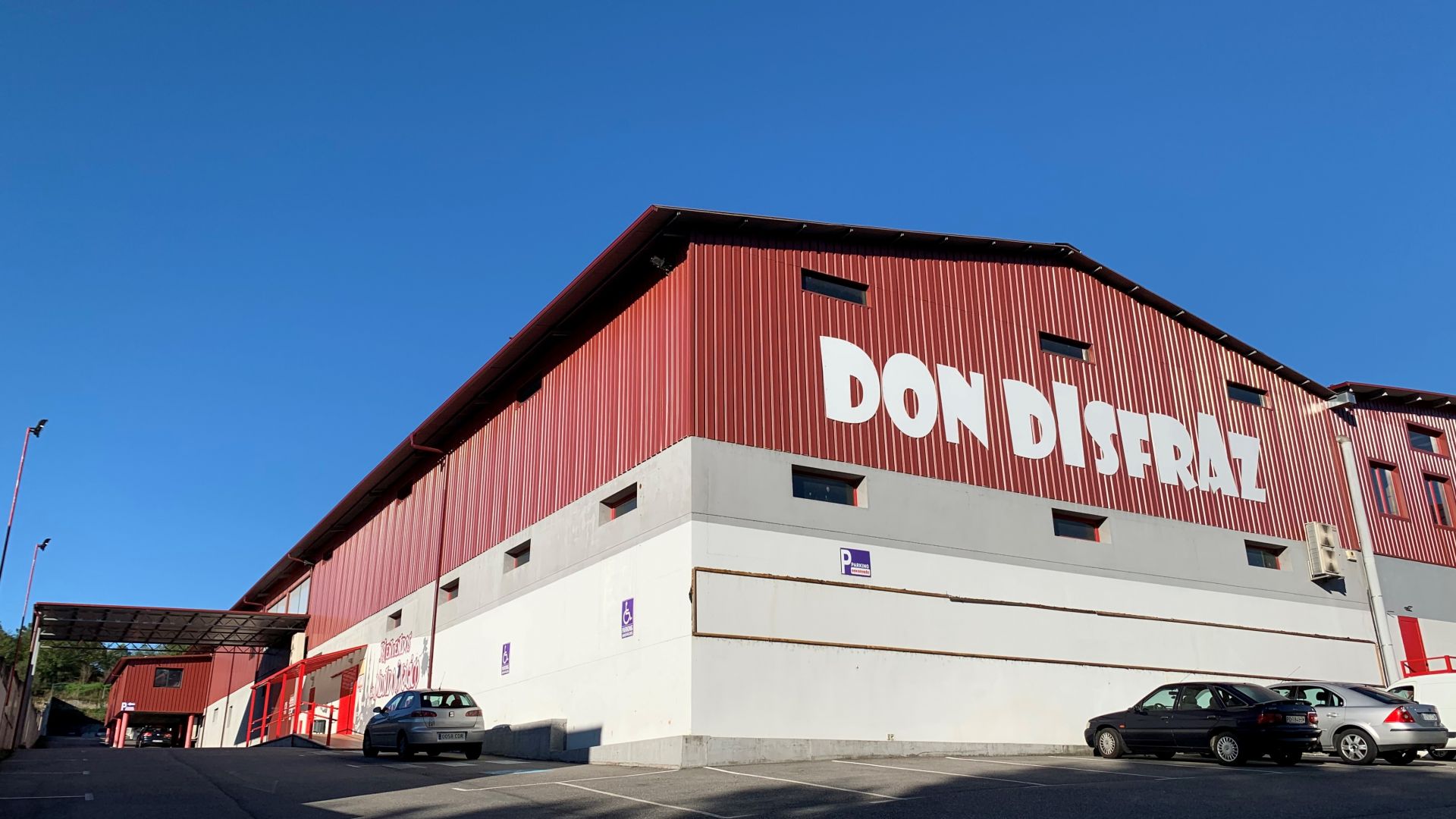 termómetro Hija título Don Disfraz, la empresa gallega que disfraza a medio mundo desde Ponteareas  (Pontevedra)