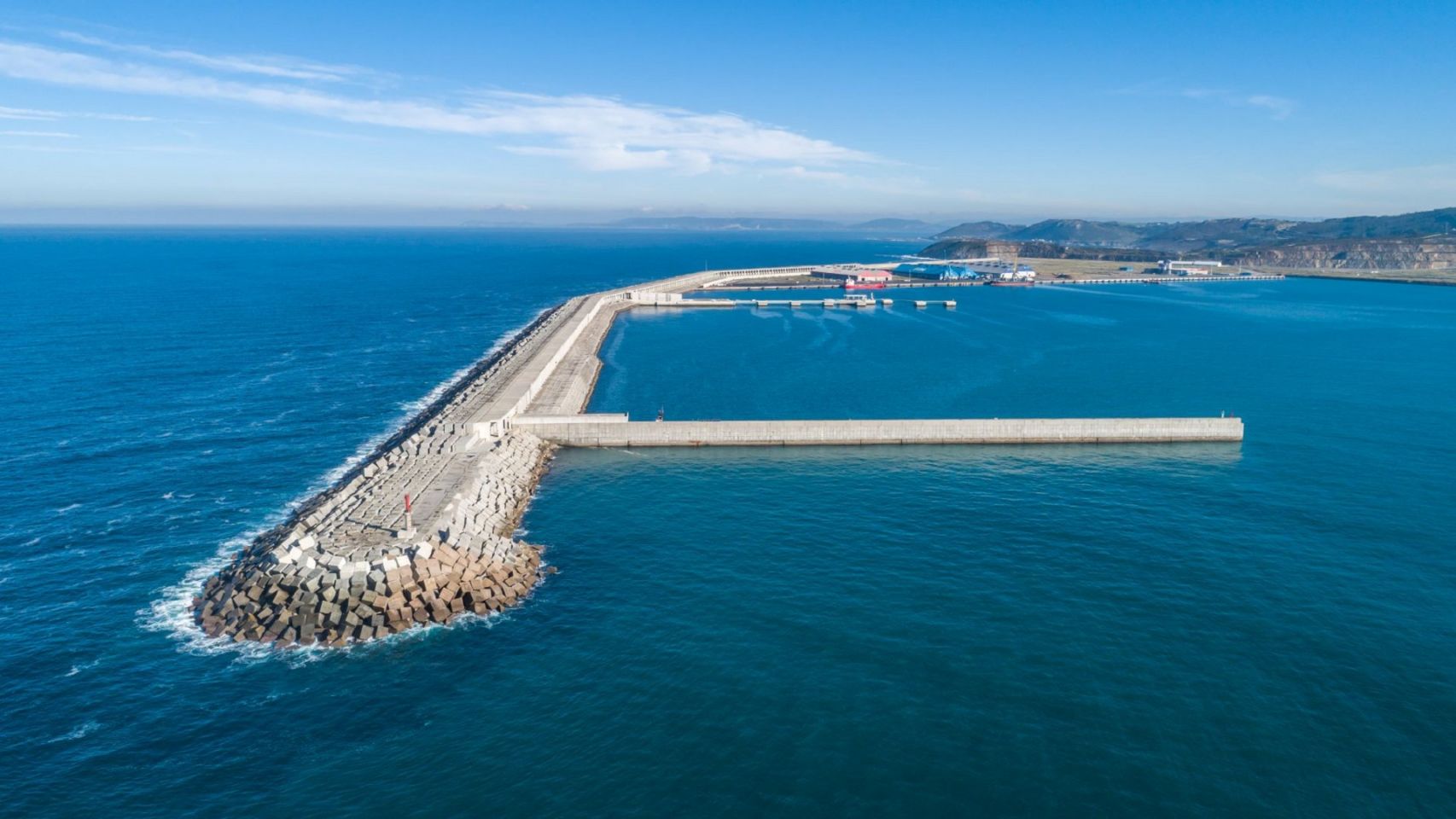 El puerto de Punta Langosteira, en A Coruña.