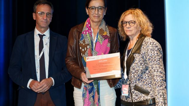 Entrega del premio a la doctora Ana Rodríguez, del Chuvi