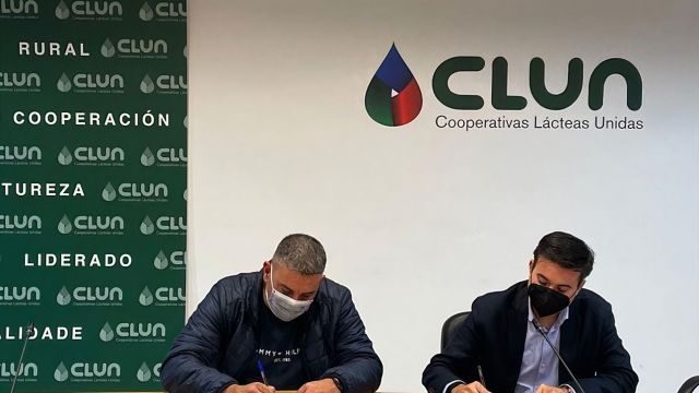 Firma del convenio colectivo de Feiraco Lácteos