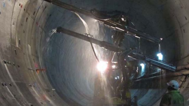 Trabajos en el interior del Túnel das Maceiras durante su construcción