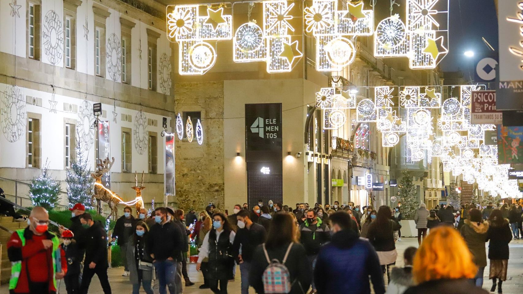 Luces navideñas en la calle Príncipe a 25 de diciembre de 2020.