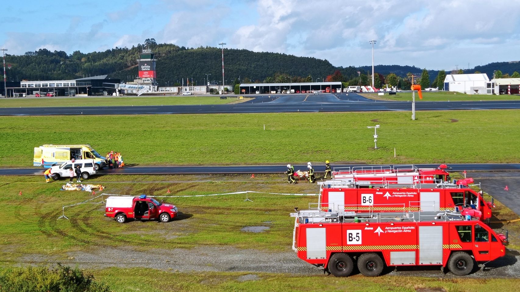 Simulacro de accidente aéreo en el aeropuerto de Alvedro, en Culleredo (A Coruña).