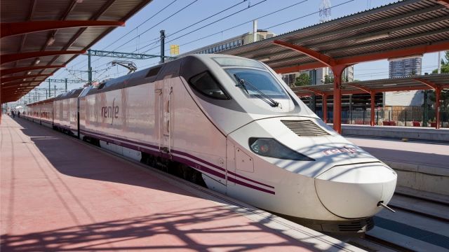 Tren AVE / Alvia de Renfe con destino a Galicia