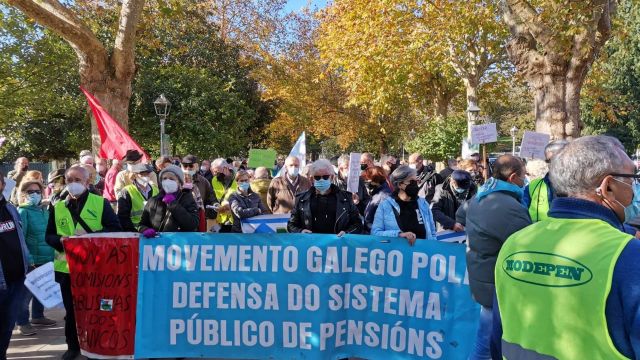 Protesta en defensa de las pensiones en Santiago.