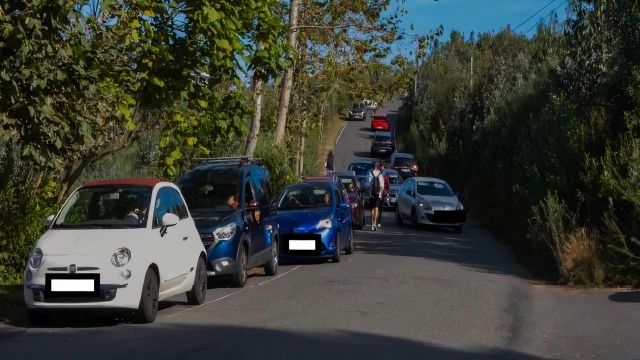 Carretera de acceso al Colegio Plurilingüe Montegrande de A Coruña.