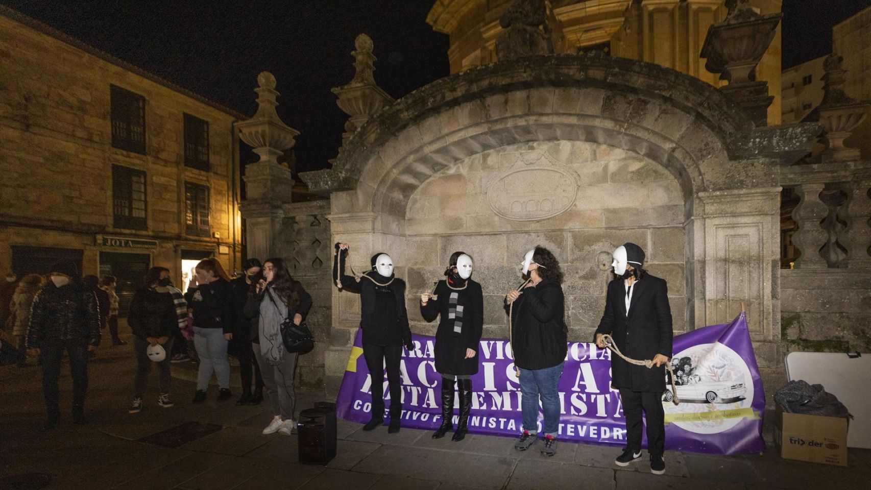Performance en Pontevedra para reclamar formación sobre violencia machista de profesionales