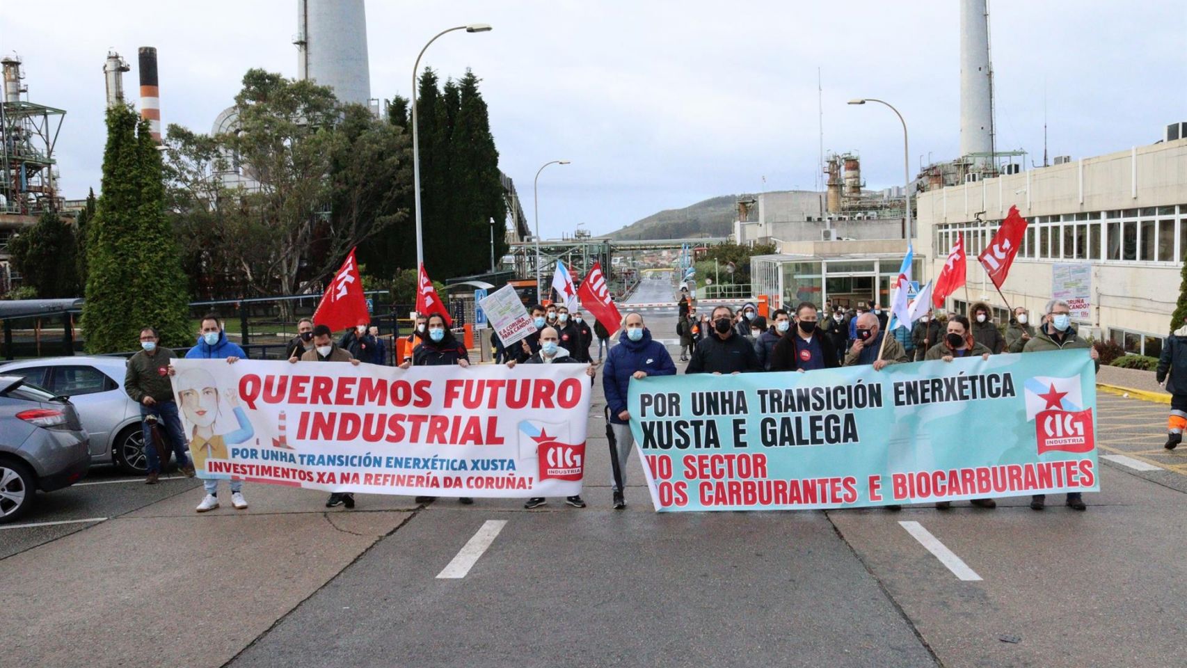 Protesta de la CIG ante la refinería de Repsol.