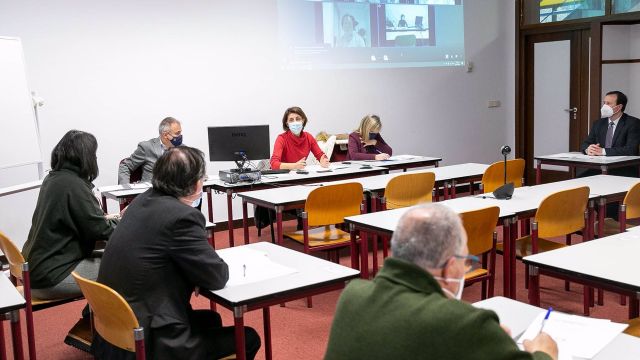 La conselleira de Media Ambiente, Territorio e Vivenda, Ángeles Vázquez, participa en la reunión del Observatorio da Vivenda de Galicia.